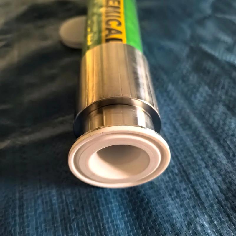 工业利器！衬四氟橡胶软管的五重耐受特性解析